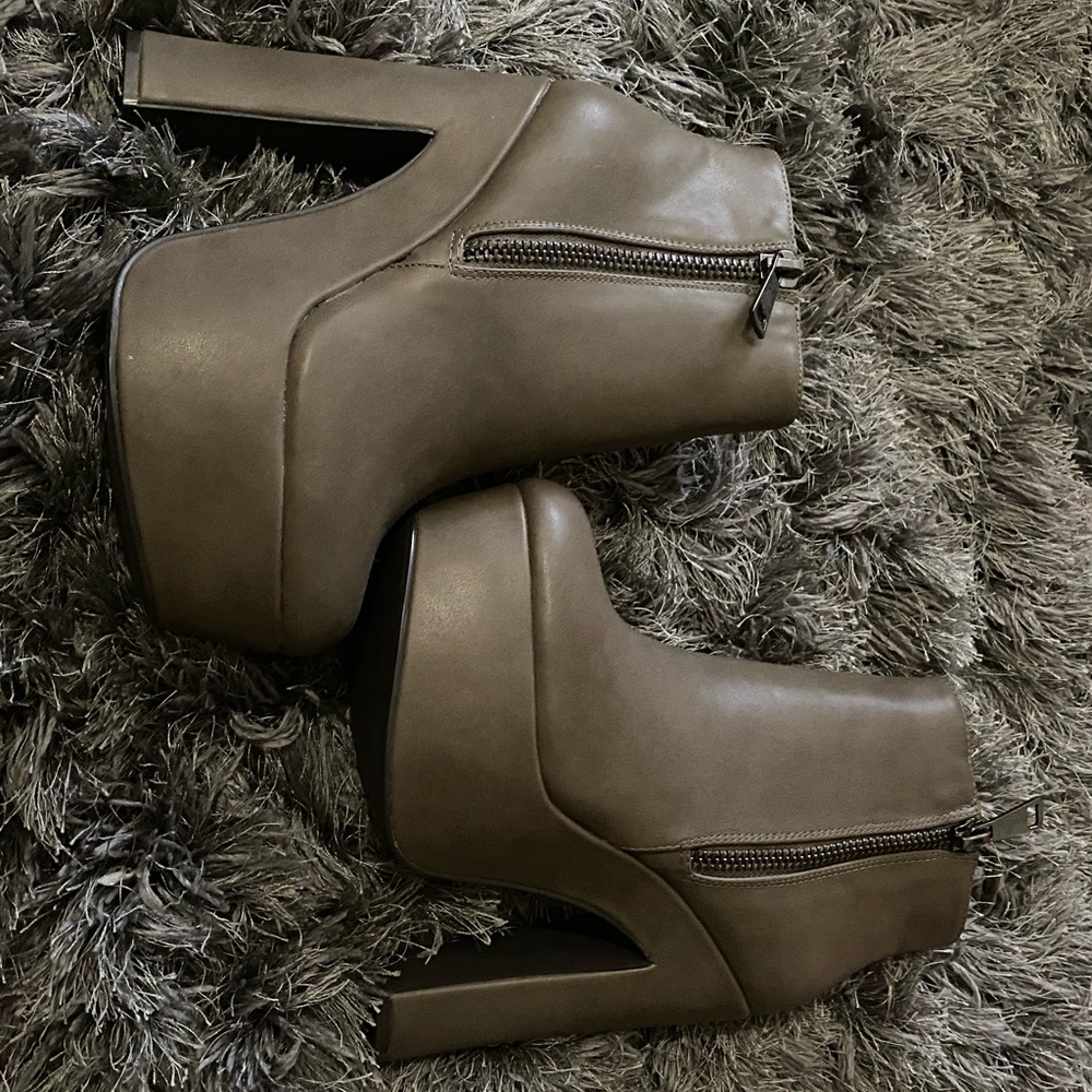 High gray platform boot, never worn!
